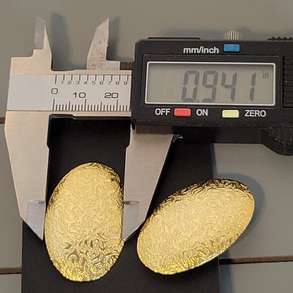 Gold Oval Pierced Earrings Embossed Metal 1.56"x0.94" Unbranded Vintage Retro - Picture 4 of 6